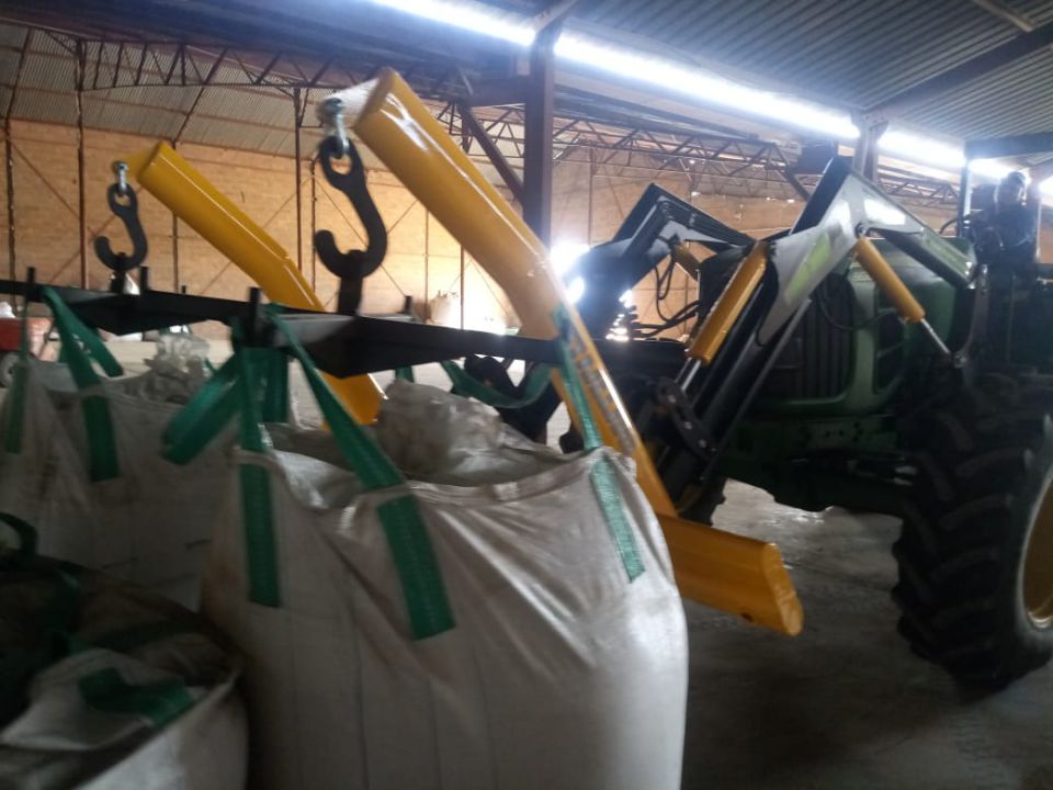 SLG 2 TON TRACTOR MOUNTED FRONT-END- LOADER